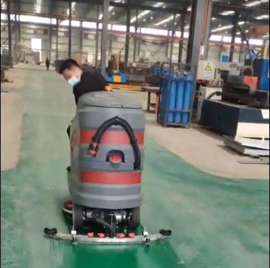 車間地坪清理困難？該怎么選擇合適的洗地機(jī)呢？