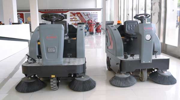 如何選擇電動(dòng)掃地車(chē)